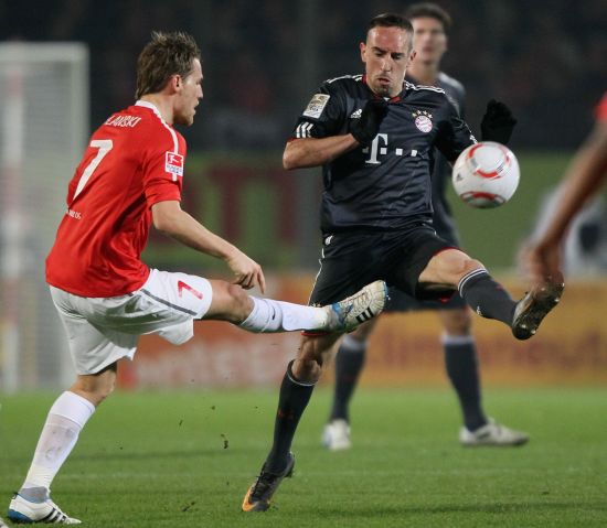 尊重关怀他 尊重关怀他